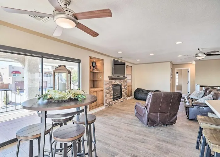 Holiday home 5 Mi To London Bridge: Stunning Escape W/ Hot Tub Lake Havasu City