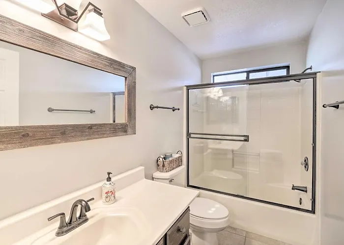 5 Mi To London Bridge: Stunning Escape W/ Hot Tub Holiday home